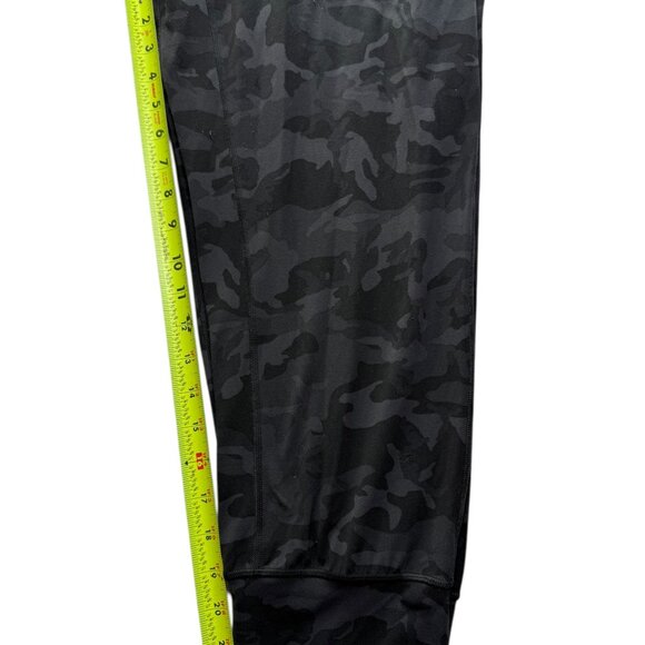 LULULEMON Camo Camouflage Crop Sweatpants Athletic Yoga Pants.  Stretchy.  Black - Picture 11 of 13